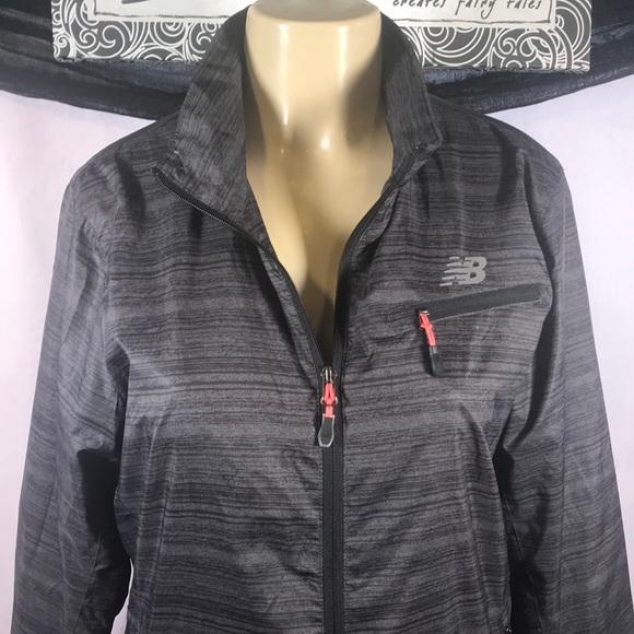 New Balance wind breaker Size L 💓 - Picture 2 of 9